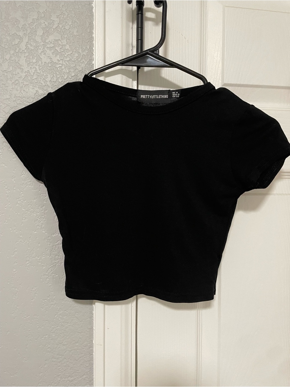 PrettyLittleThing Black Short Sleeve Crop Top